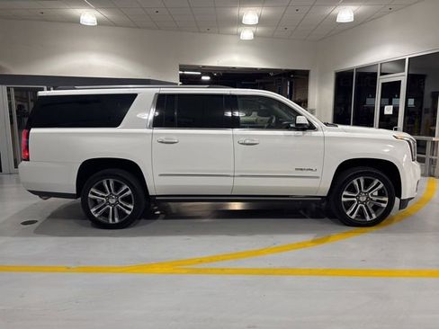 Used 2018 GMC Yukon XL Denali w/ Denali Ultimate Package AWD/4WD image 8