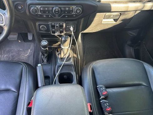 Used 2022 Jeep Wrangler Unlimited Sahara w/ Cold Weather Group AWD/4WD image 14
