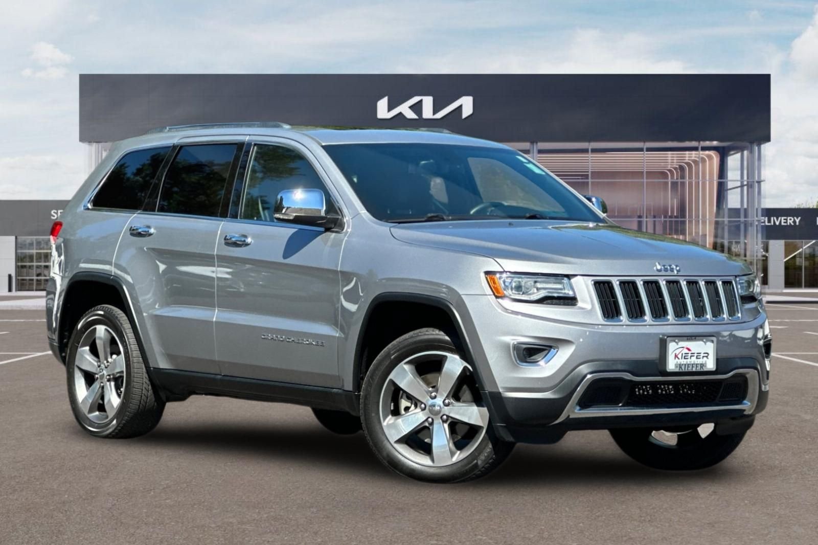 Used 2015 Jeep Grand Cherokee Limited w/ Luxury Group II AWD/4WD image 2