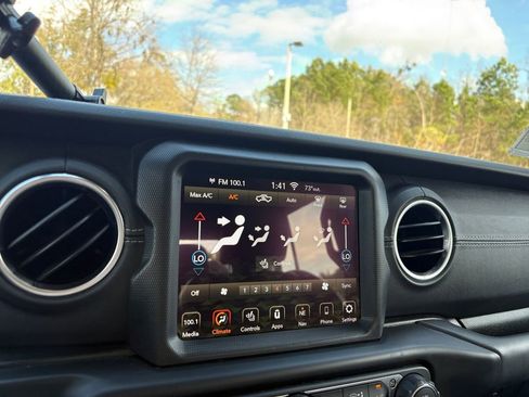Used 2020 Jeep Gladiator Overland image 25