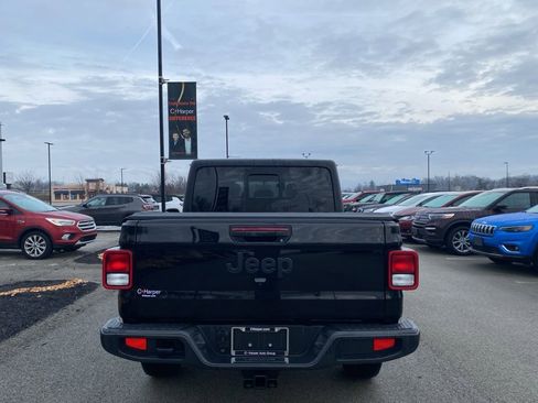 Certified 2022 Jeep Gladiator Sport image 3