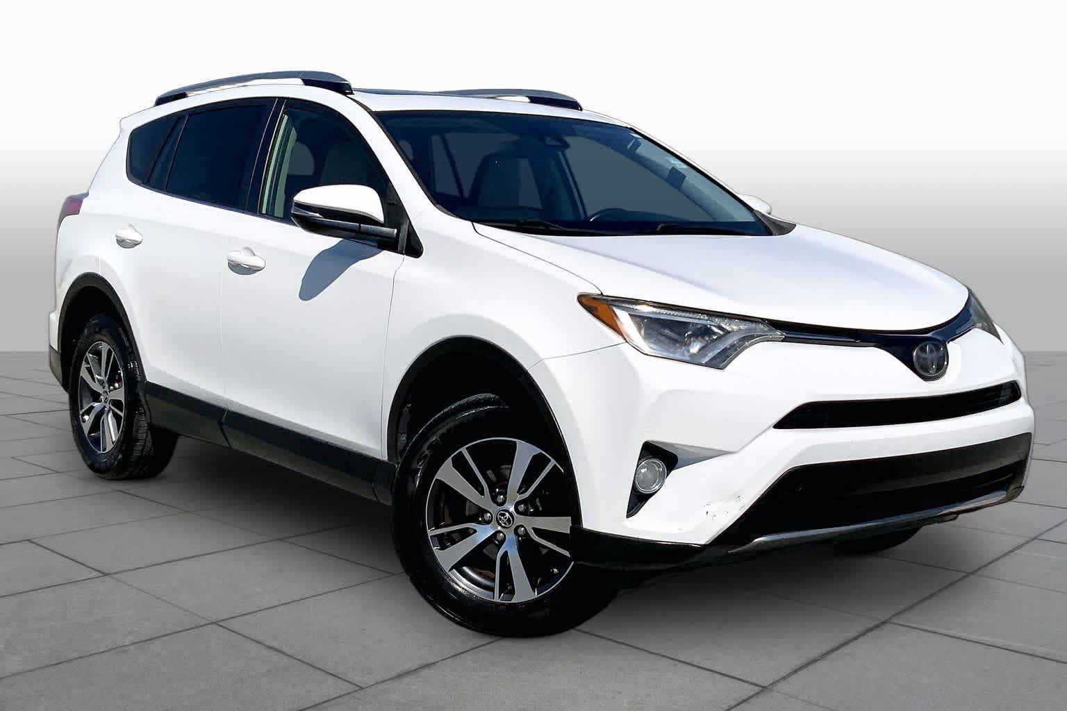 Used 2018 Toyota RAV4 XLE FWD image 3