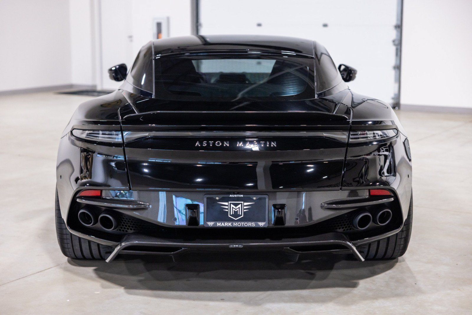 Used 2022 Aston Martin DBS Superleggera RWD image 8