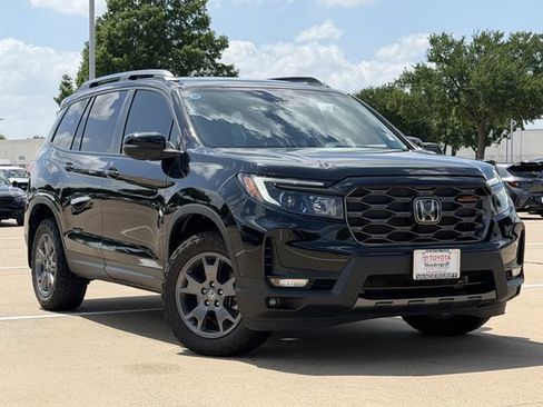 Used 2024 Honda Passport TrailSport image 2