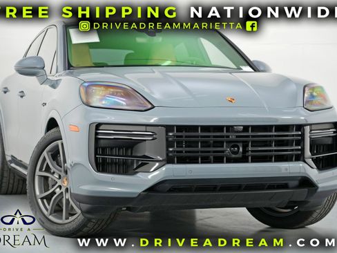 Used 2024 Porsche Cayenne Turbo image 2