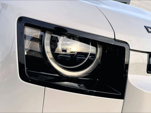 New 2026 Land Rover Defender 130 X-Dynamic SE image 34