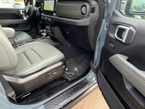 Certified 2024 Jeep Gladiator Mojave image 19