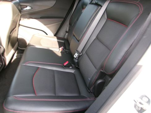 Used 2022 Chevrolet Equinox RS w/ RS Leather Package image 9
