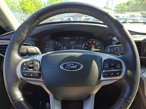 Certified 2022 Ford Explorer XLT w/ Equipment Group 202A AWD/4WD image 29