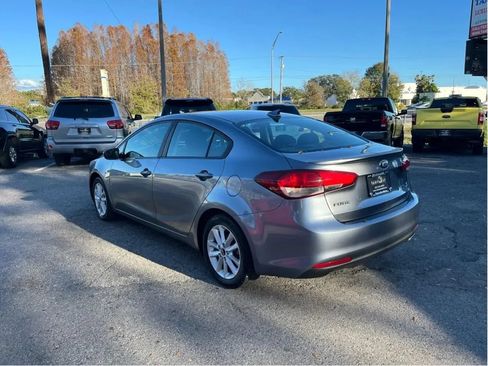 Used 2017 Kia Forte S FWD image 7