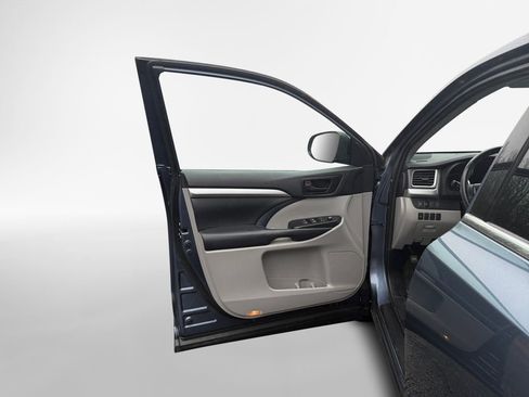Used 2019 Toyota Highlander Plus image 14