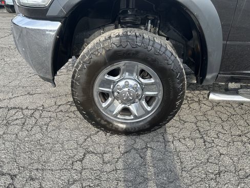 Used 2018 RAM 2500 Tradesman w/ Chrome Appearance Group image 11