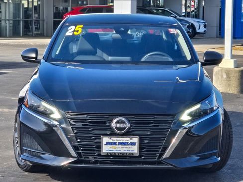 Used 2025 Nissan Altima 2.5 SV image 3