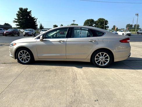 Used 2017 Ford Fusion SE w/ Fusion SE Technology Package image 8