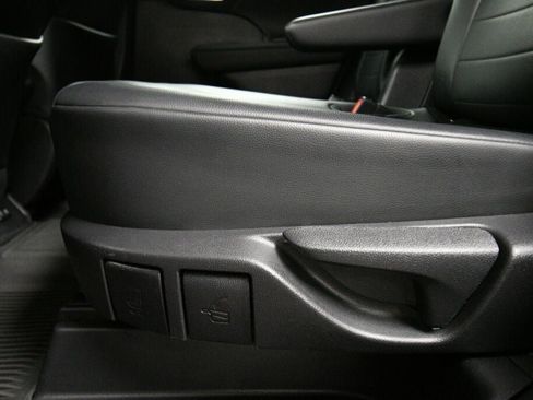 Used 2021 Toyota Highlander XLE image 31