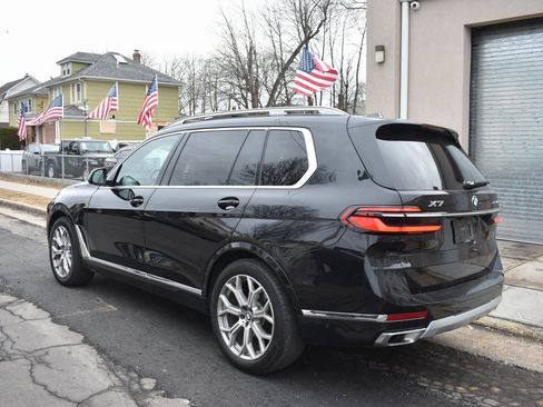 Used 2025 BMW X7 xDrive40i w/ Premium Package image 7