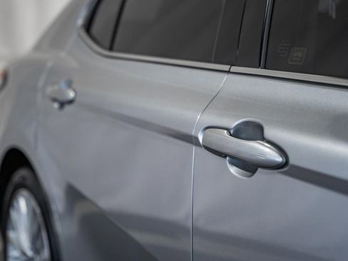 Used 2018 Toyota Camry XLE image 15