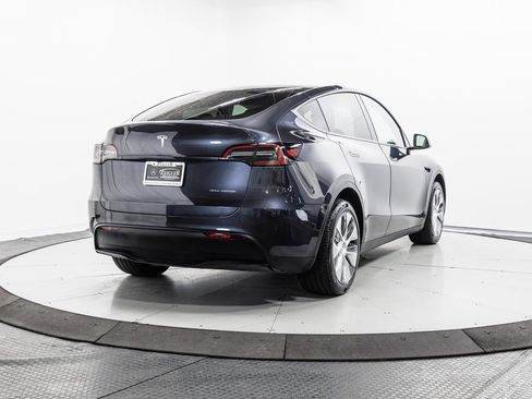 Used 2024 Tesla Model Y Long Range image 25