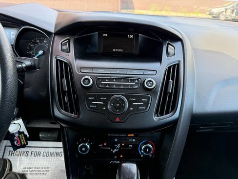 Used 2018 Ford Focus SE FWD image 14