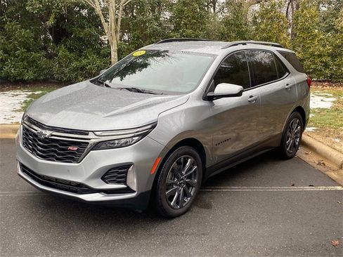 Used 2023 Chevrolet Equinox RS image 3