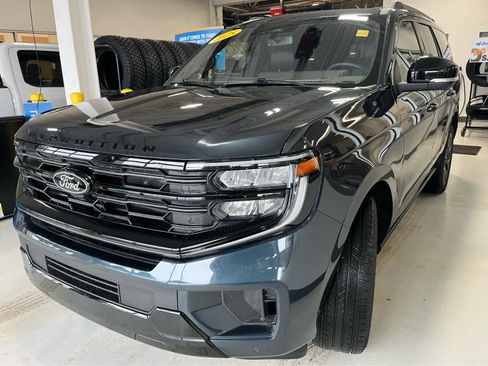 Used 2025 Ford Expedition Platinum w/ Stealth Performance Package image 7