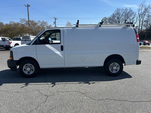 Used 2017 Chevrolet Express 2500 RWD image 6