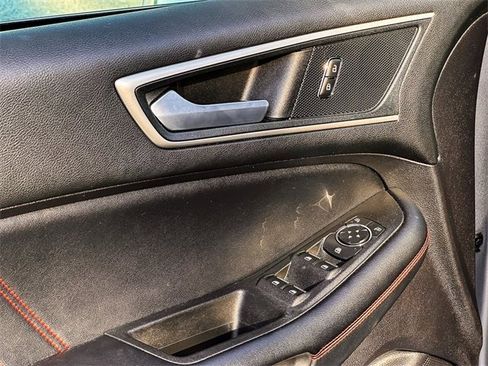 Used 2022 Ford Edge ST-Line image 11