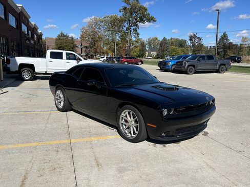 Used 2016 Dodge Challenger R/T image 4