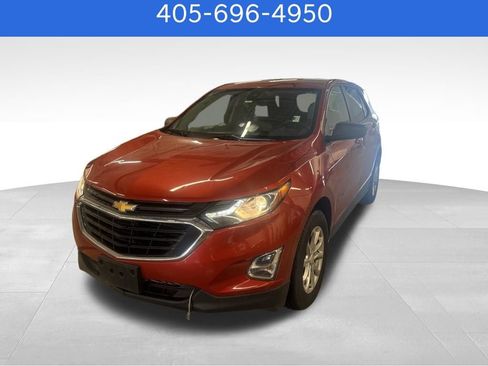Used 2020 Chevrolet Equinox LS w/ LS Convenience Package image 1