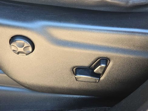 Used 2018 Jeep Grand Cherokee Laredo image 28