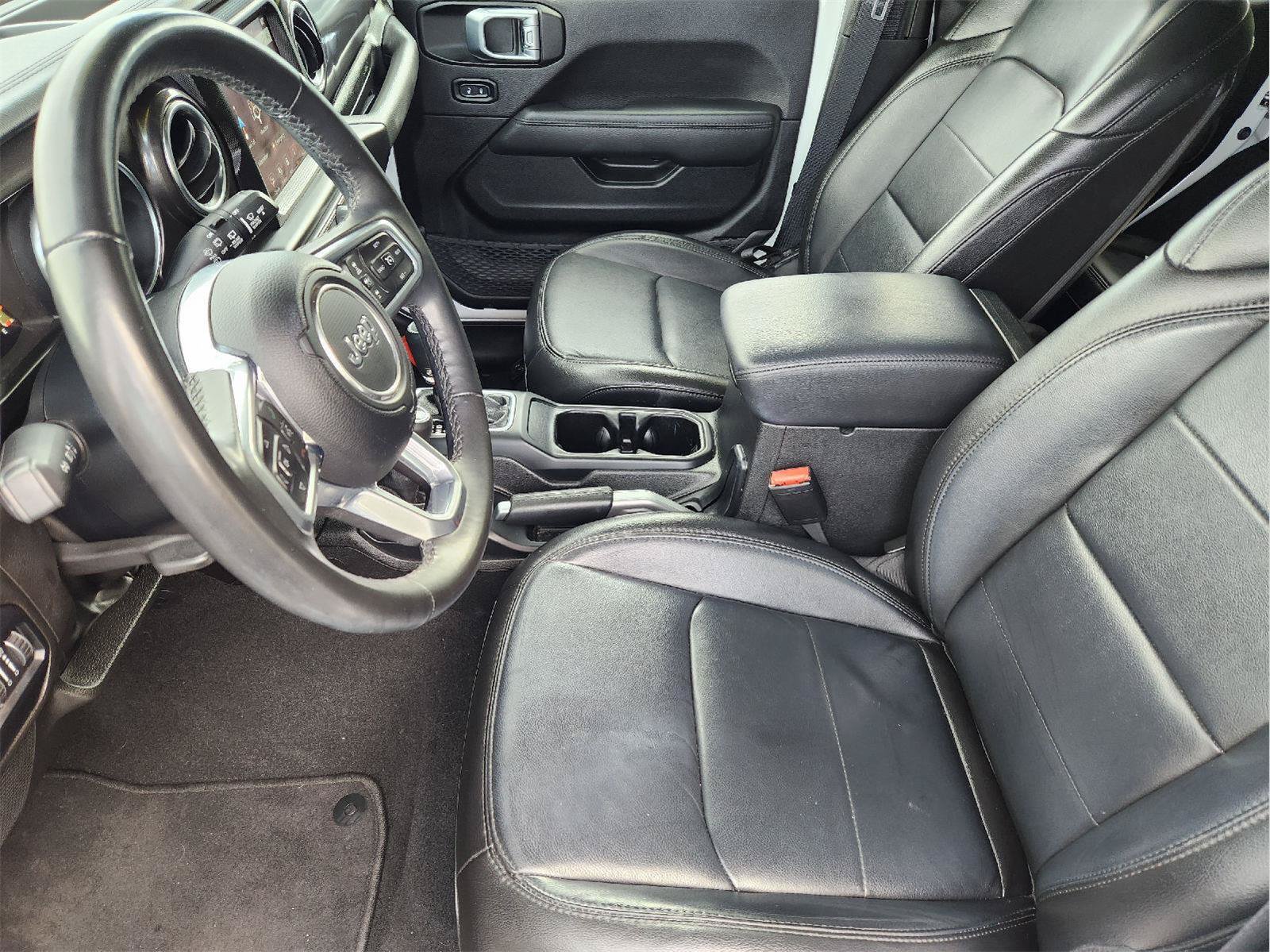 Used 2022 Jeep Wrangler Unlimited Sahara AWD/4WD image 15