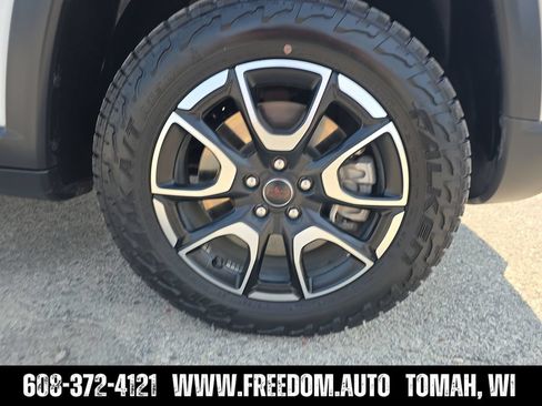 Used 2025 Jeep Compass Trailhawk AWD/4WD image 14
