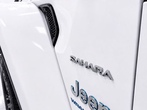 Used 2023 Jeep Wrangler Unlimited Sahara w/ Cold Weather Group AWD/4WD image 11