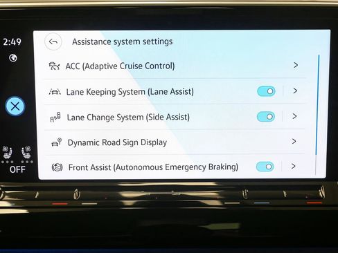 Used 2025 Volkswagen Atlas SEL AWD/4WD image 32