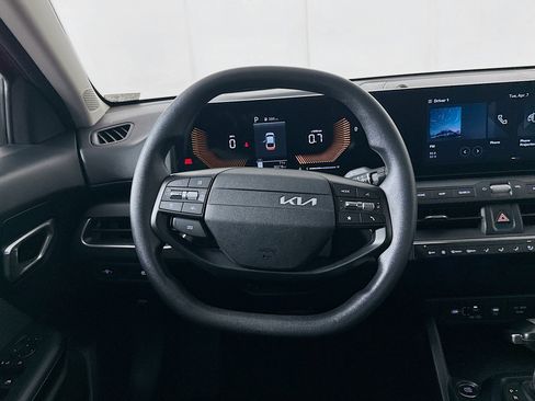 Used 2025 Kia K4 LXS image 17
