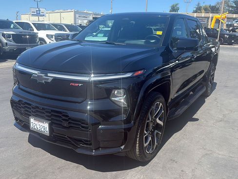 Used 2024 Chevrolet Silverado EV RST AWD/4WD image 8