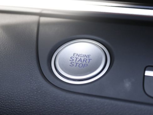 New 2025 Hyundai Elantra Limited image 22