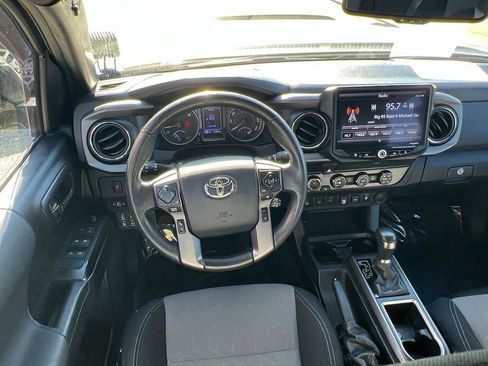 Used 2020 Toyota Tacoma TRD Off-Road image 12