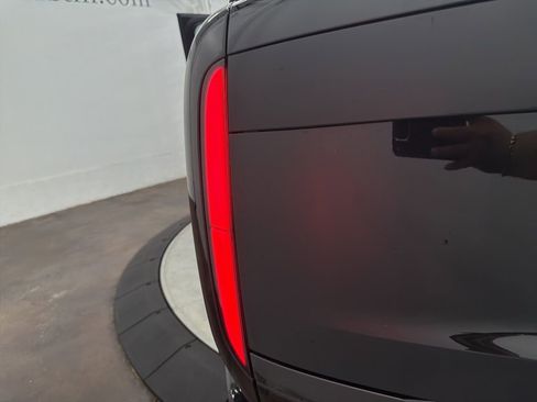 Used 2025 Land Rover Range Rover Long Wheelbase SE image 11