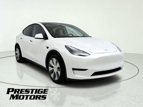 Used 2024 Tesla Model Y Long Range AWD/4WD image 1