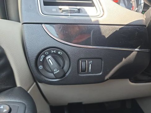 Used 2018 Dodge Grand Caravan SXT FWD image 22