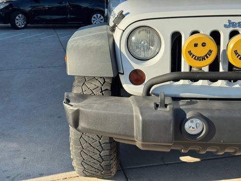 Used 2011 Jeep Wrangler Rubicon w/ PWR Convenience Group AWD/4WD image 39