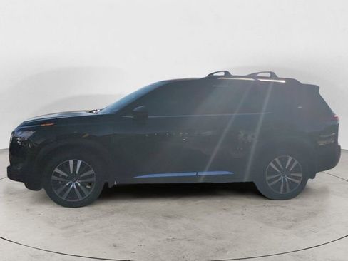 Used 2022 Nissan Pathfinder Platinum w/ Cargo Package image 2