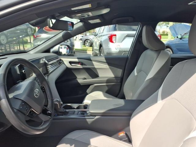 Used 2025 Toyota Camry SE FWD image 5