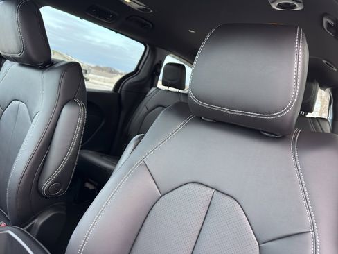 New 2026 Chrysler Voyager LX image 26