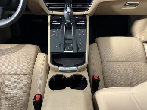 Used 2023 Porsche Macan image 15