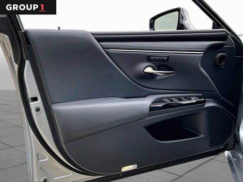 Used 2025 Lexus ES 350 w/ Premium Package FWD image 19