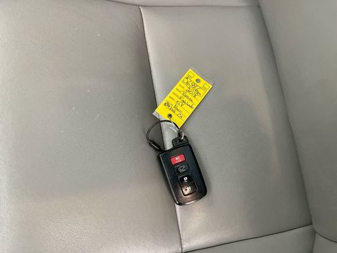 Used 2018 Toyota Highlander XLE AWD/4WD image 28