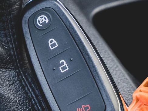 Used 2019 Ford Escape SE image 7