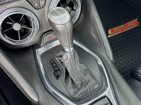 Used 2020 Chevrolet Camaro SS RWD image 19